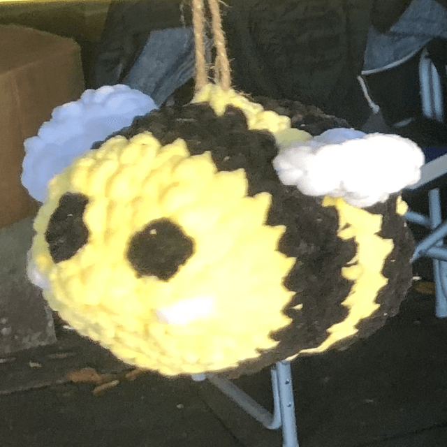 Knitted Bee